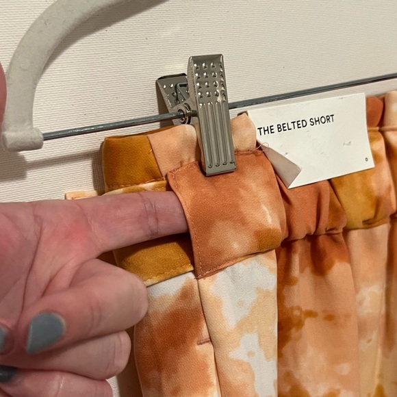 Ann Taylor Factory pleated, tie-dye, belted mid rise short. Size 0. - Picture 5 of 16